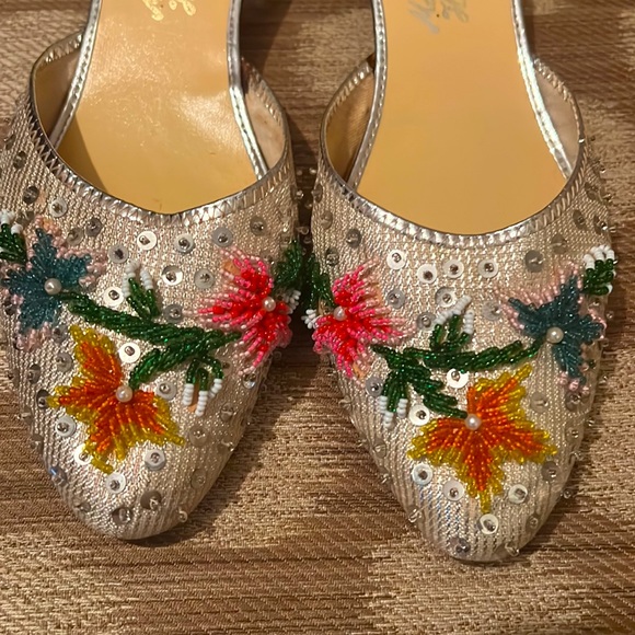 Vintage Hong Kong boudoir embellished beaded floral silver mini wedge mules 8 - Picture 5 of 9